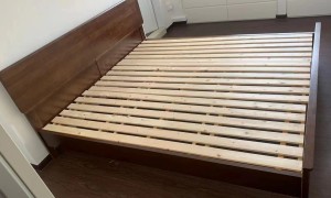 全新实木床架 可自己安装 自取