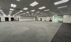 【西部裕廊Jurong】一万尺大平层可用于办公室，运动娱乐或者教育学校的出租 | 大门面低租金 |联系夏天87649720预约看房