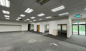 已租【裕廊Jurong】一万尺大平层可用于办公室，运动娱乐或者教育学校的出租 | 大门面低租金 |联系夏天87649720预约看房