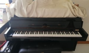 出售一架二手钢琴