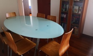 二手玻璃餐桌+6张椅子出售@S$88.00