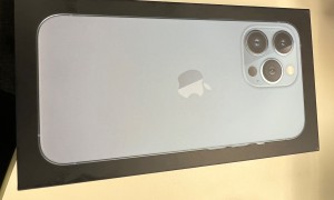 出售2手 iPhone13pro 512GB 电池88%. 价格1150 不是Pro max.  颜色 ： 远峰蓝