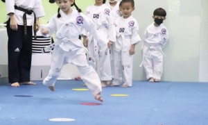 跆拳道培养学生的运动能力，提高平衡能力等 Taekwondo develops students athletic abilities, improve balance skills etc.