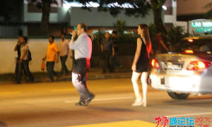 新加坡女子背着丈夫做鸡被嫖客偷拍，丈夫出万新元赎片