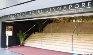 刚收到升职加薪消息的新加坡男子被推下楼梯致死，背后是怎样的黑幕