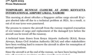 又是波音！新加坡航空一架波音飞机在非洲机场连爆十一胎！