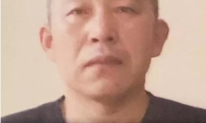 命运无情，45岁中国客工魂断新加坡，17岁独子携父骨灰回国