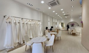 新加坡婚纱店正在热招女服务员。(无中介）
工作时间礼拜一到四下午1点到晚9 …