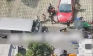 视频|新加坡两岁女童被父亲倒车碾死，妻子坐地痛哭、场…