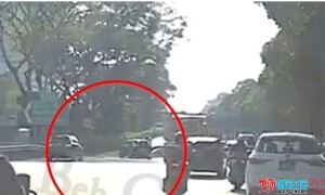 视频|新加坡肇祸司机惊险90度转弯，现场惊心画面曝光！