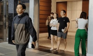 新加坡人挤爆中国签证中心，驻新使馆：别排队了！想来中国网上预约！