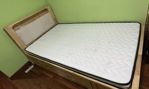 单人床架+ 床垫 （带抽屉， 实木）