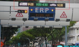 新加坡穷疯了？汽车上路收“买路钱”，坐电梯要收“人头税”？