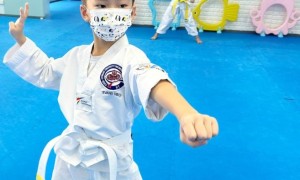 TKD guides students to climb steadily to a higher level of their rank 跆拳道引导学员一步步向更高的级别攀登