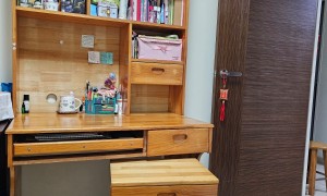 搬家甩卖二套实木书桌带移动抽屉柜(已售)