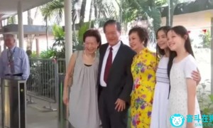 凉凉？新加坡总统候选人被吐槽“老不正经”，爱街拍美女放FB