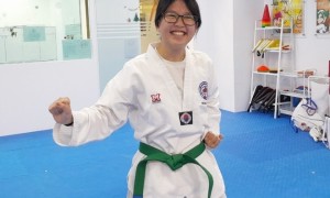 Taekwondo is a great exercise for both kids and adults 跆拳道对于儿童和成人来说都是一项很棒的运动