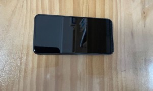 出售二手iPhone xs max 256G 黑色自用手机一台，一角有一点轻微刮痕，其它 …